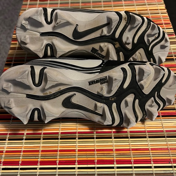 Girls Nike cleats - Picture 5 of 5